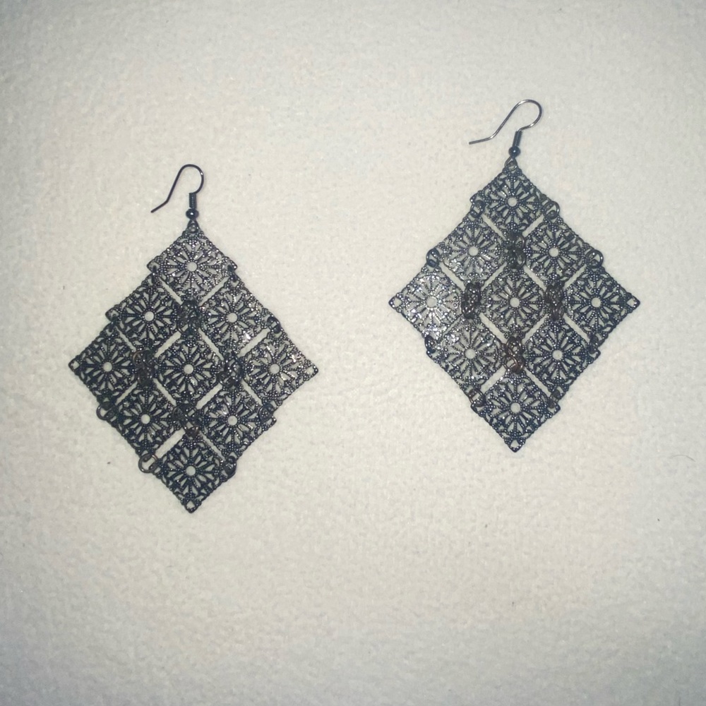 Beautiful Dark Gray (Almost Black) Metal Earring - Picture 2 of 3